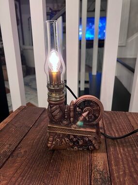 Vintage Spinning Wheel Small Table Lamp
